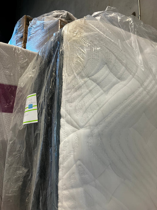 Logan & Cove Frontier Queen Mattress With Plush Comfort