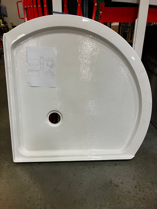 MAAX 40L x 40W x 3H-inch Neo-Round Corner Acrylic Shower Base Pan in White, Corner Drain (New)