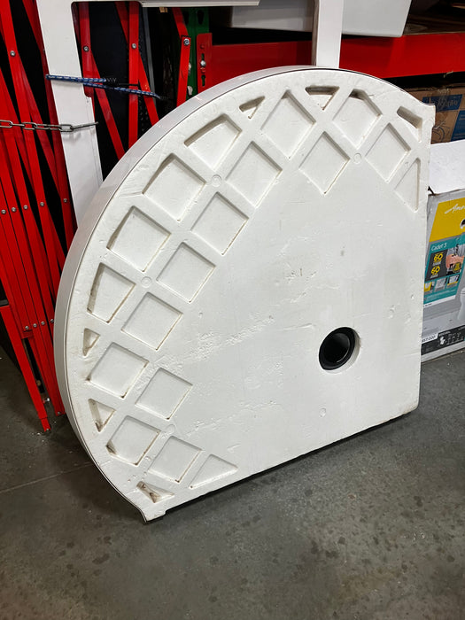 MAAX 40L x 40W x 3H-inch Neo-Round Corner Acrylic Shower Base Pan in White, Corner Drain (New)