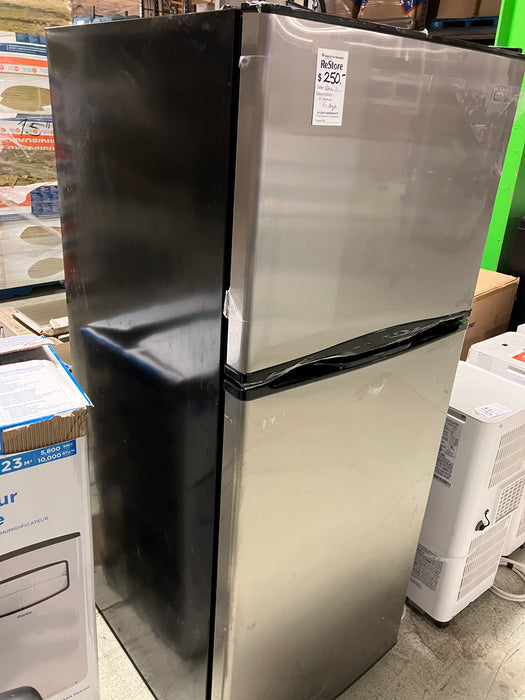 Vissani 24-inch 11.5 cu. ft. Wide Top Freezer Refrigerator in Stainless Steel - ENERGY STAR® (Slightly Used)