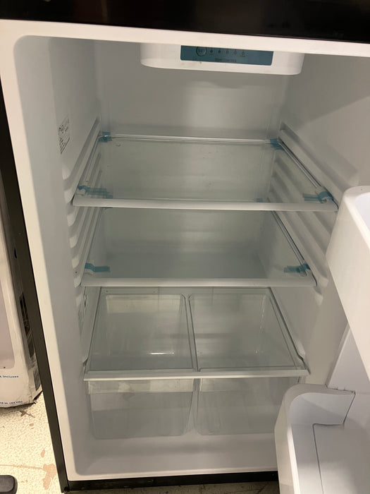 Vissani 24-inch 11.5 cu. ft. Wide Top Freezer Refrigerator in Stainless Steel - ENERGY STAR® (Slightly Used)