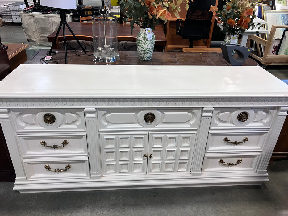 1960’s Vintage White Dresser (USED)
