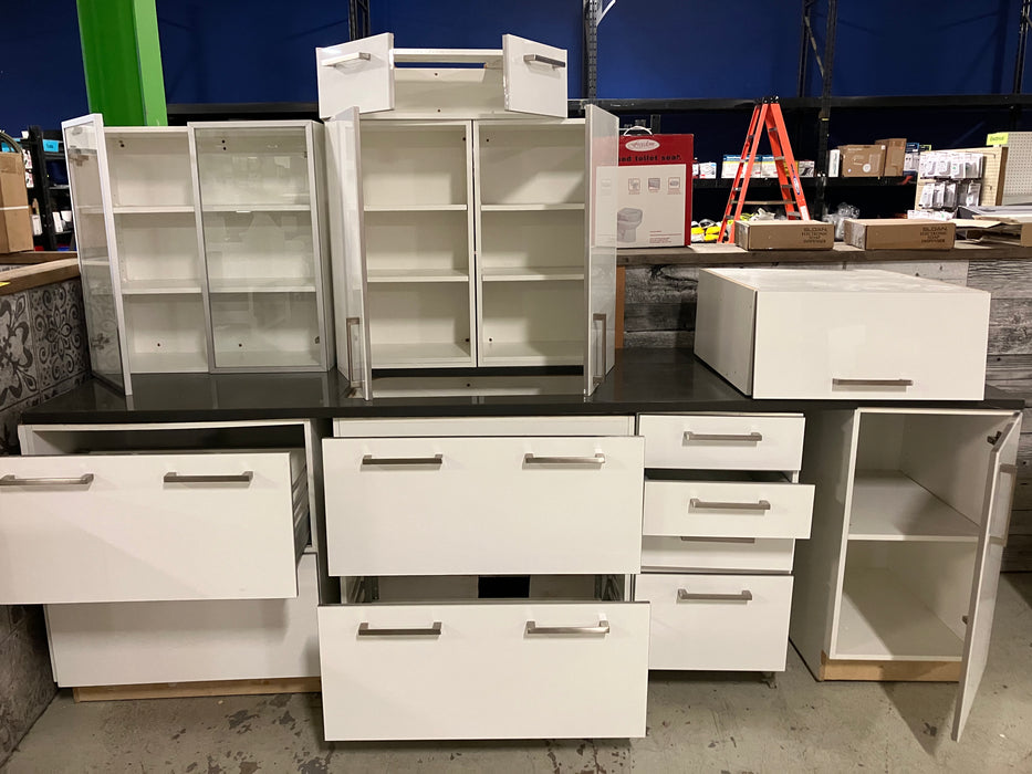 9 Piece White Kitchen Cabinet Set (Used)