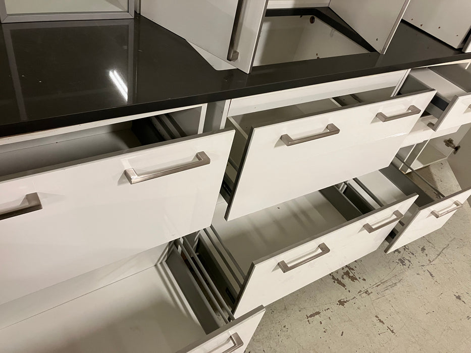 9 Piece White Kitchen Cabinet Set (Used)