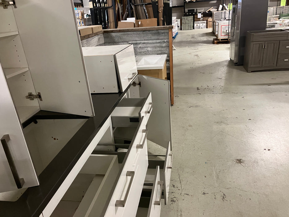 9 Piece White Kitchen Cabinet Set (Used)
