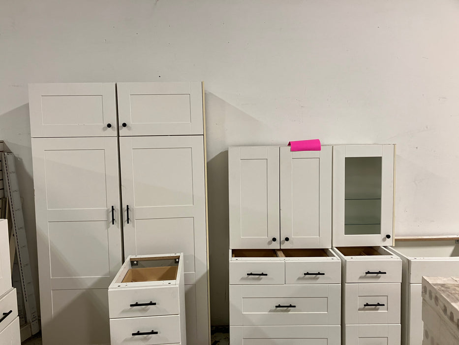16 Piece White Kitchen Cabinet Set (Used)