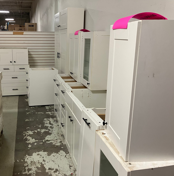 16 Piece White Kitchen Cabinet Set (Used)