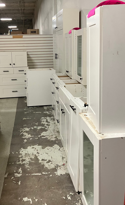 16 Piece White Kitchen Cabinet Set (Used)