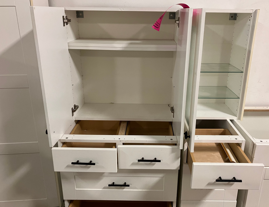 16 Piece White Kitchen Cabinet Set (Used)