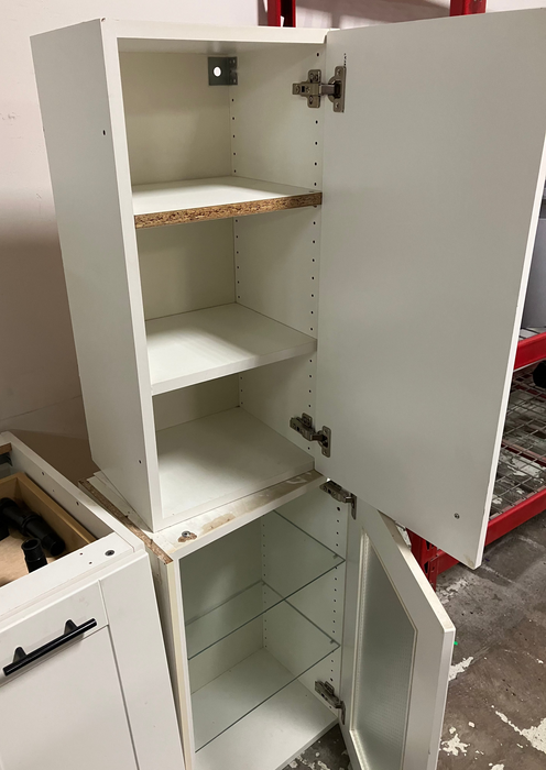 16 Piece White Kitchen Cabinet Set (Used)