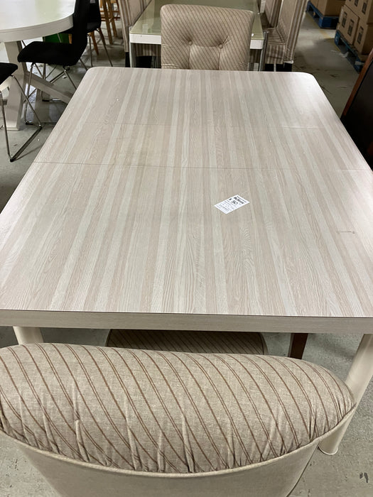 Dining table with 2 chairs (used)