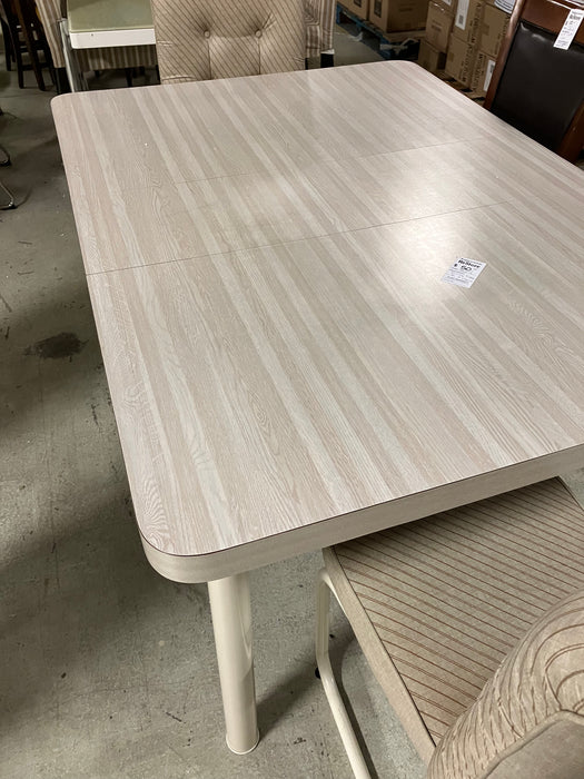 Dining table with 2 chairs (used)