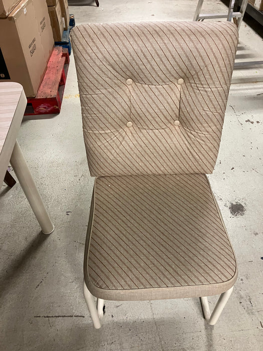 Dining table with 2 chairs (used)