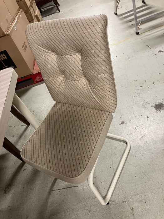 Dining table with 2 chairs (used)
