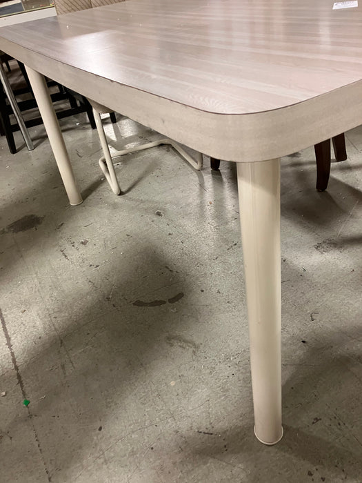 Dining table with 2 chairs (used)