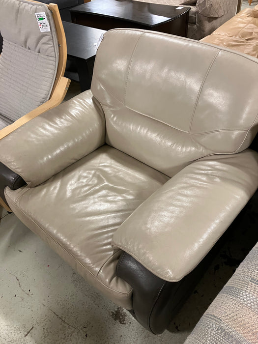Beige armchair (used)