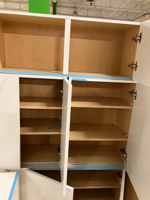 White Glossy Style 18 Cabinet Set (new)