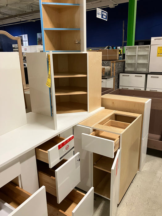 White Glossy Style 18 Cabinet Set (new)
