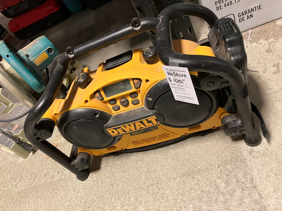 18V MAX Lithium-Ion Cordless Compact Bluetooth Radio (Tool Only) used