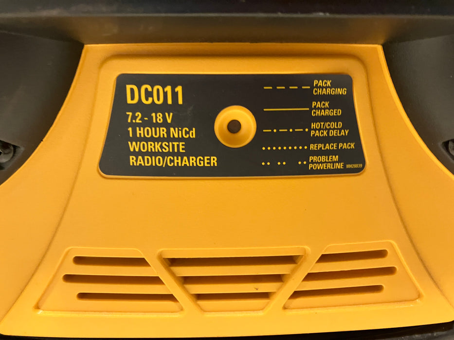 18V MAX Lithium-Ion Cordless Compact Bluetooth Radio (Tool Only) used