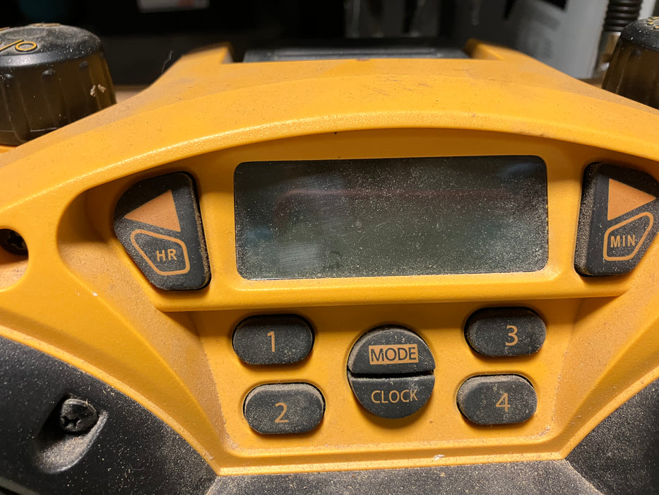 18V MAX Lithium-Ion Cordless Compact Bluetooth Radio (Tool Only) used