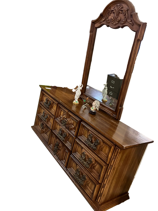 Brown Antique dresser with mirror (used)