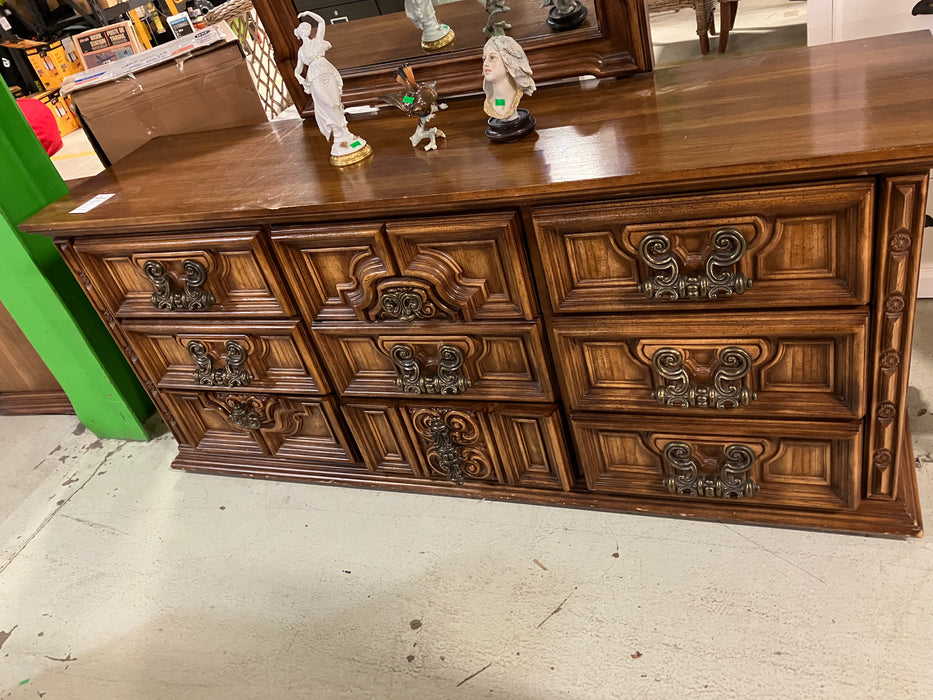 Brown Antique dresser with mirror (used)