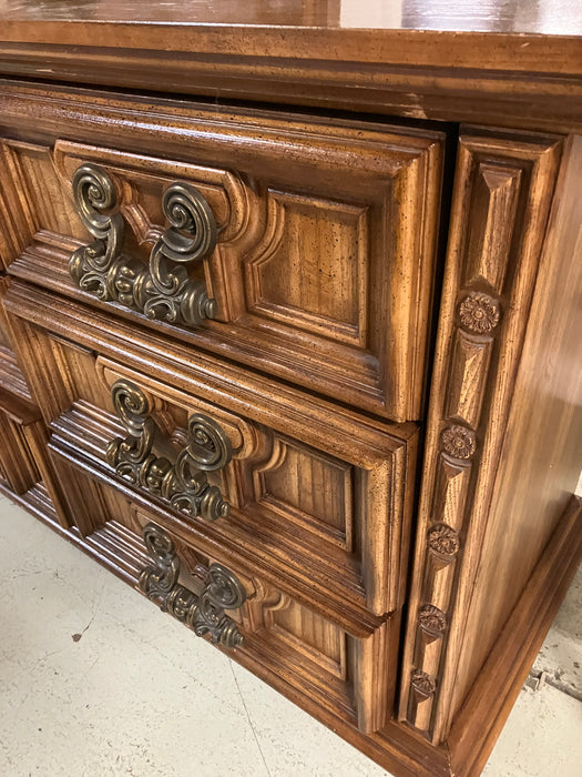 Brown Antique dresser with mirror (used)
