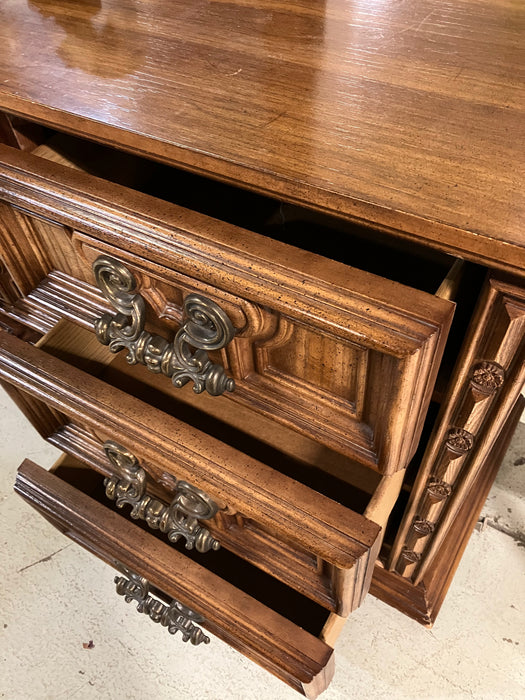 Brown Antique dresser with mirror (used)