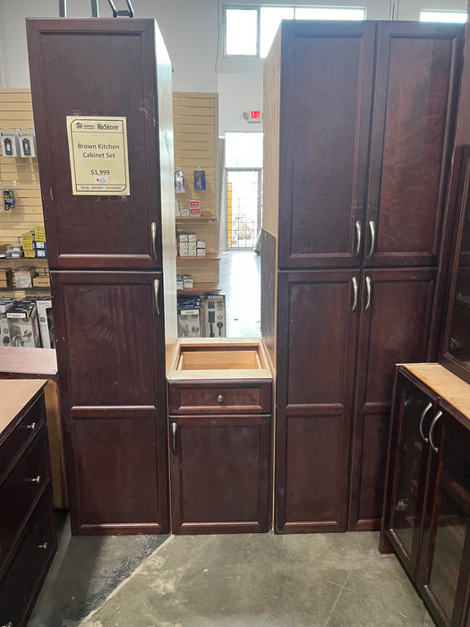 Stunning 18 Piece Brown Wood Kitchen Cabinet Set
