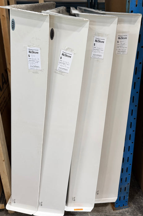 MAAX Alaska 42L x 32W x 7H Rectangular Centre Drain Fibreglass Shower Base Pan in White (new)