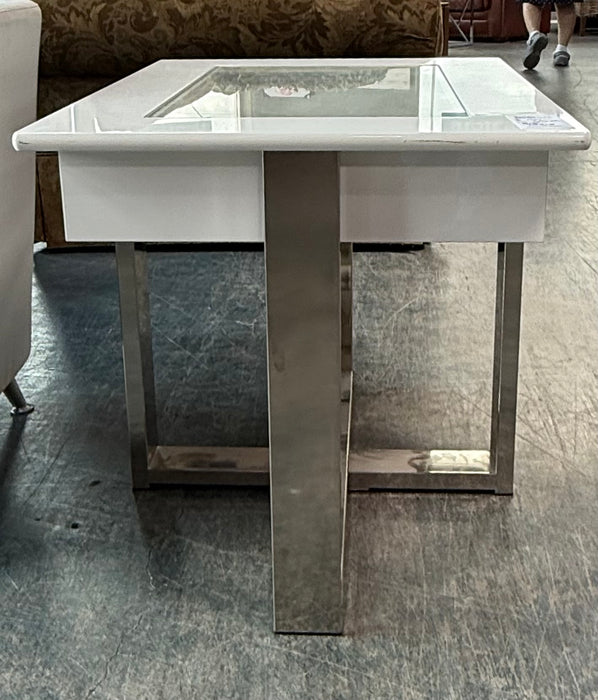 White End Table (used)