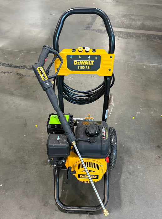 DEWALT 3100 PSI 2.3 GPM Cold Water Gas Pressure Washer with 163cc Engine (used)