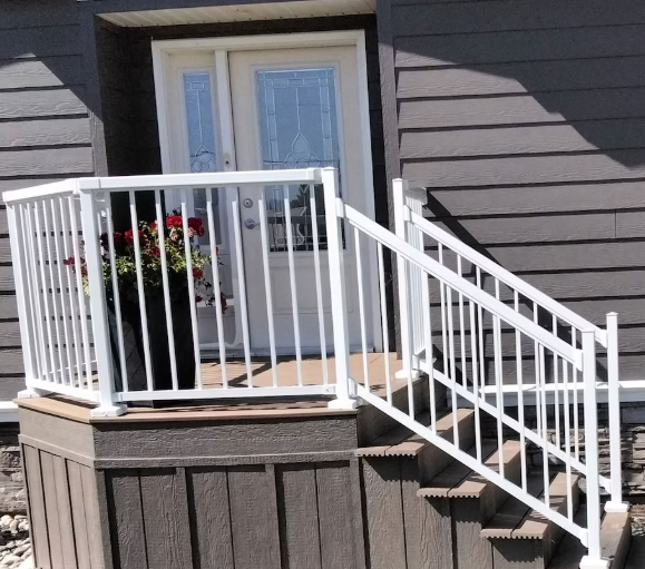 Peak RailBlazers Aluminum Deck Railing - Pickets and Spacers - 4 ft. White (New)