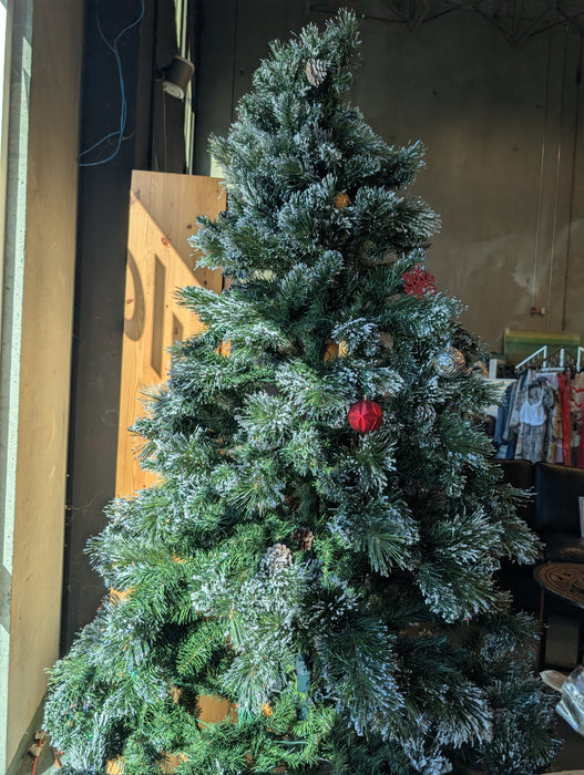 Home Accents Holiday 7.5ft. Pre-Lit 600L Micro Fairy LED Warm White Sparkling Amelia Pine Light Flocked (Missing Outlet Adapter)