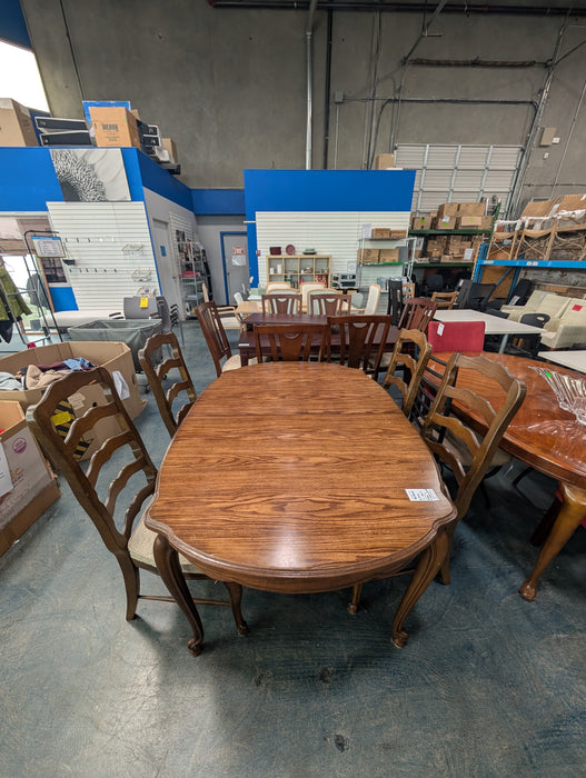 Traditional  Wood Dining Table  & 4 Upholstered Ladder-Back Chairs Set (used)
