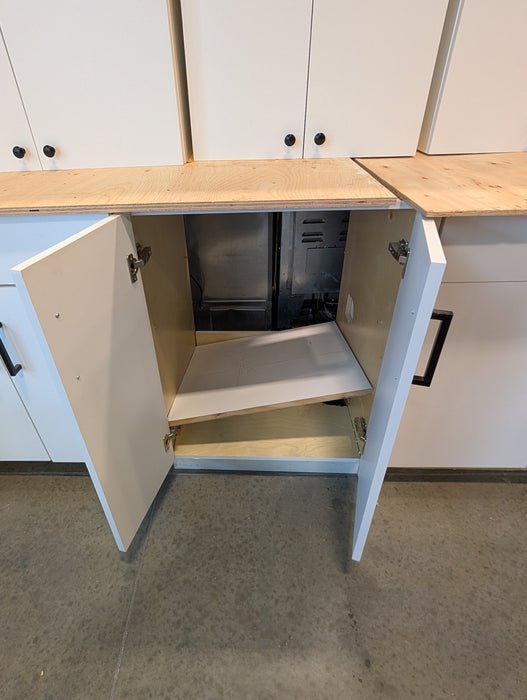 Glossy/Matte White 14-Piece Kitchen Cabinet Set (Used)