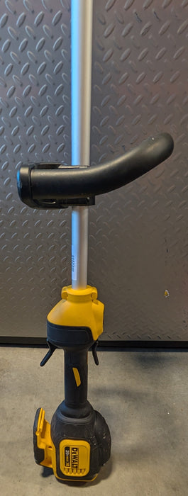 DEWALT 20V MAX Lithium-Ion Cordless 13-inch String Trimmer (Tool-Only) (Used)