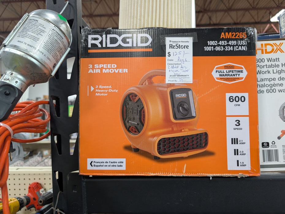 RIDGID Air Mover 600 CFM Portable Floor Dryer & Blower Fan with Power Outlets for Daisy Chain