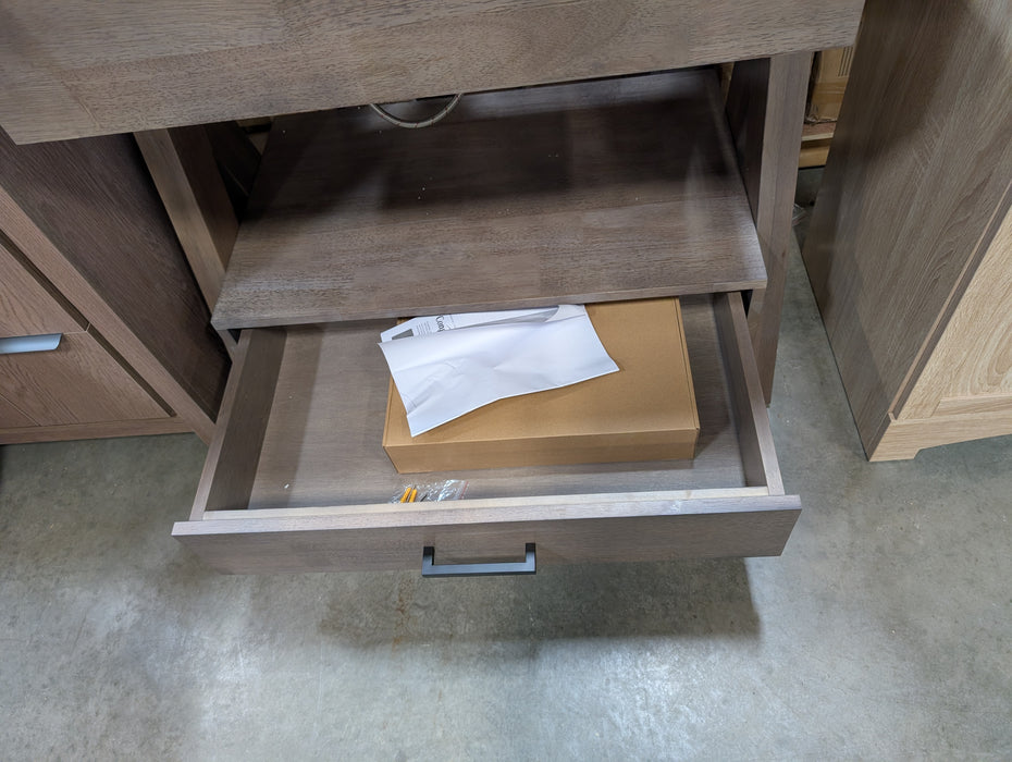 Presenza CAMDEN 31-inch Single Sink Freestanding Bathroom Vanity Combo in Walnut with Mirror and Faucet (New)