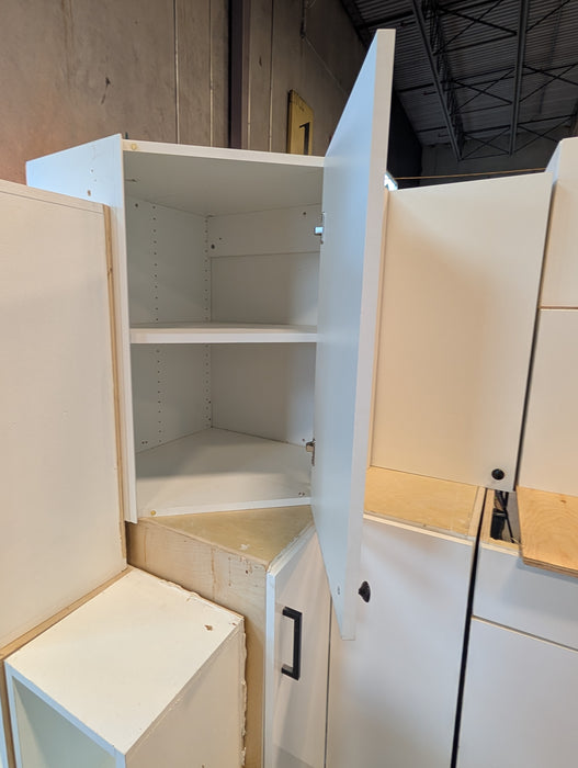 Glossy/Matte White 14-Piece Kitchen Cabinet Set (Used)
