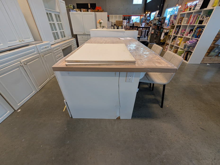 27 Piece Matte White Beveled Kitchen With Island (Used)
