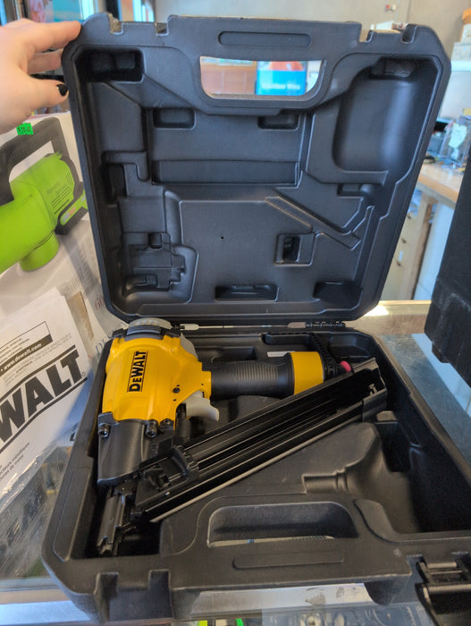 DeWalt 1 1/2" 35° Pneumatic Metal Connector Nailer