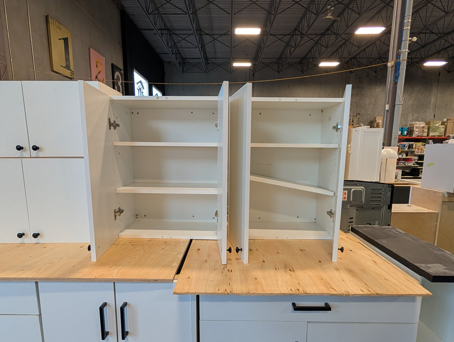Glossy/Matte White 14-Piece Kitchen Cabinet Set (Used)