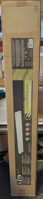 Canarm Greenchoice LW848218 LED Wrap Around Fixture (New)