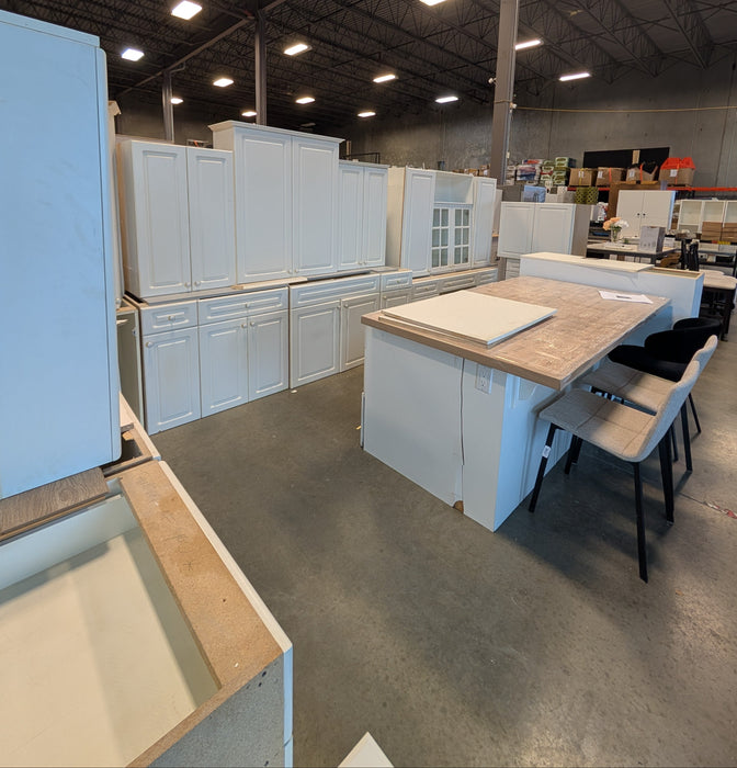 27 Piece Matte White Beveled Kitchen With Island (Used)