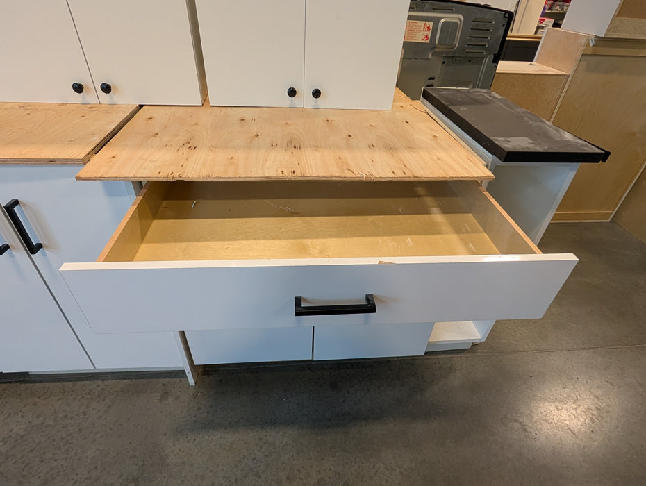 Glossy/Matte White 14-Piece Kitchen Cabinet Set (Used)