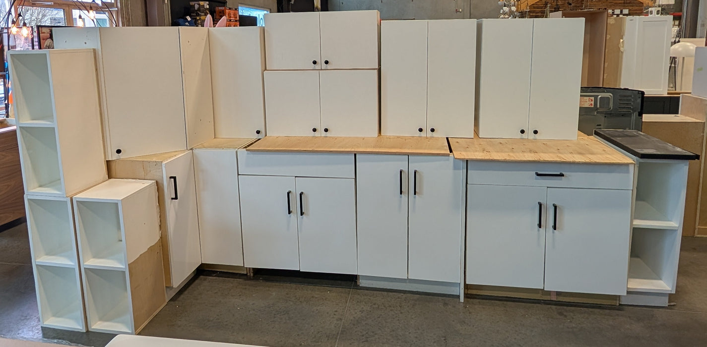 Glossy/Matte White 14-Piece Kitchen Cabinet Set (Used)