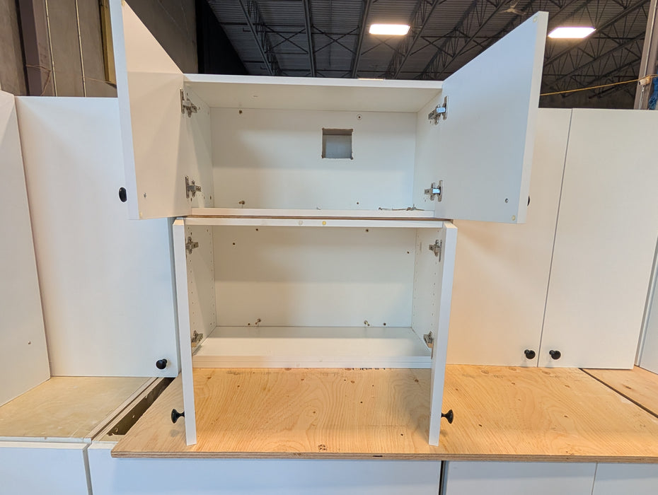 Glossy/Matte White 14-Piece Kitchen Cabinet Set (Used)
