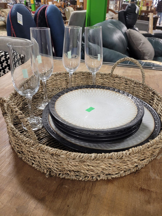 16" Round Seagrass Serving Tray